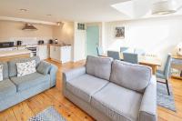 Mary Lyth - Whitby West Cliff with parking - B&B Whitby