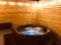 Luxury Barn & Hot Tub at Escape to the Stables - Ferienwohnung Bodfari