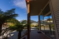 Cottage with Mountain View