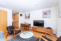 B&B Glasgow - Modern 2 bed BroomPark/Central apt. with Parking - Bed and Breakfast Glasgow