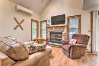 B&B Tannersville - Cozy Tannersville Cabin with Game Room and Gas Grill! - Bed and Breakfast Tannersville