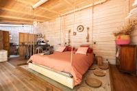 Gite insolite Domaine ForRest Loire - B&B Lay