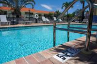 The Beach House at Seascape Steps from the Beach, Marina and Shops! - B&B West Palm Beach