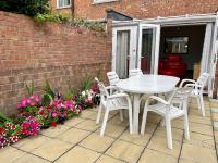 Somers House - pet friendly & parking - B&B