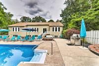 B&B East Stroudsburg - Poconos Paradise with Game Room and Private Pool! - Bed and Breakfast East Stroudsburg