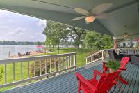 Kayaks & Dock: Lakefront Hot Springs Hideaway - B&B Hot Springs
