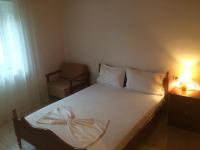 Guesthouse "Athina" - B&B Ellinikó