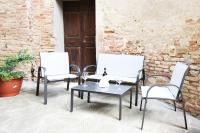 Girolamo Apartment - Super Central, Private Parking & Outdoor Area - Bed and Breakfast Montepulciano