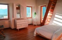 Wisteria House - Holiday Apartment - B&B Cadenazzo