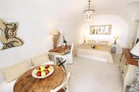 Lavender Superior Suite with Hot Tub and Caldera View 