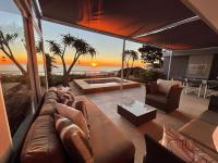 Sunset Bay Camps Bay - Villa with pool & sea views - B&B