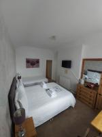 Familien-, Doppel- oder Zweibettzimmer – Zimmer 2