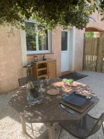 B&B Saint-Maximin-la-Sainte-Baume - JOLI STUDIO INDEPENDANT 20m² AVEC JARDIN - Bed and Breakfast Saint-Maximin-la-Sainte-Baume