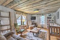 Eclectic Ladysmith Hideaway Hike and Hunt! - B&B
