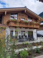 Hochalmbahnen Chalets 7W1, Fichte, nahe Gondel, Hunde willkommen - B&B Rauris