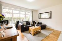 B&B London - Bright and Spacious Philbeach Garden Apartment - Bed and Breakfast London