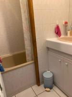 Studio Embrun à 10 mn à pied plan d eau de 2 à 4 personnes sans linge de lit ni serviettes situé 3 chemin de chadenas - Chambres d'hôtes Embrun
