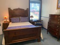 Kamer met Queensize Bed en Gedeelde Badkamer