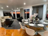 B&B New Plymouth - Ocean Front East End Beach House - Bed and Breakfast New Plymouth