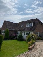 Entire home to rent - Beautifully presented detached chalet bungalow in Midhurst, West Sussex - Ferienwohnung Midhurst