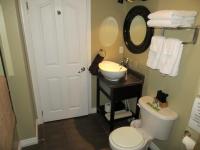 Deluxe Queen Room with Shared Bathroom