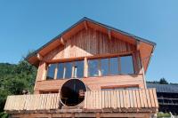 Zimmer mit Kingsize-Bett und Whirlpool
