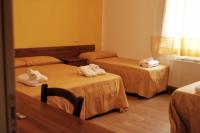 Dreibettzimmer mit eigenem Bad
