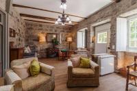 Moradia no Largo - B&B Furnas