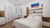 Studio Lit King-Size Deluxe