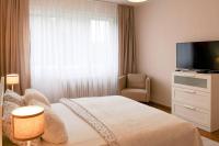 B&B Novi Sad - FilinHome Pionirska Parkview Suite - Bed and Breakfast Novi Sad