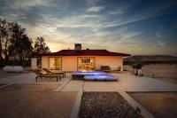 @ Marbella Lane - The Moon Designer Home right behind the JTNP - B&B Joshua Tree