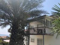 Apartment mit Balkon