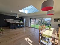 B&B Chichester - Iona 4 bed luxury in the heart of Bracklesham Bay - Bed and Breakfast Chichester