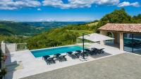Villa Grazia - with heated salt water Pool - B&B Pisino