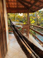 Suite con bañera de hidromasaje y cama grande