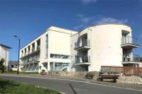 Beautiful 3 bedroom apartment by the Sea - Ferienwohnung