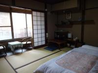 Japanese-Style Single Room with Shared Bathroom