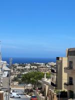 Sunshine Apartments Mellieha - modern three bedroom apartment - Apt No 2 - Chambres d'hôtes Mellieha