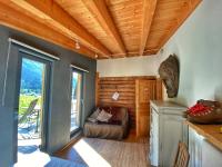 Chambre Lit Queen-Size avec Salle de Bains Commune