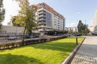 Mokotów Premium Apartment with Terrace by BookingHost - B&B Varsavia
