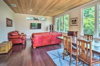 Pet-Friendly Austin Home with Deck, Yard, and Views! - B&B