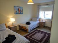 B&B Corby - 6 Berth House, 2 Bthrm, 2 WC, Parking, Washer, Dryer - Bed and Breakfast Corby