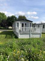 Squirrel Lodge with Hot Tub - B&B
