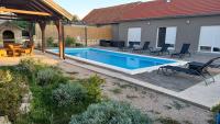 Olive Tree House with Jacuzzi, WiFi and 40m2 pool - Ferienwohnung Širitovci