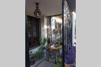 Casa en GRANADA con hermoso jardín, parking calle - Bed and Breakfast Granada