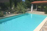 B&B La Digne-d'Amont - Peaceful 3 bedroom 8 person ground floor apartment with large private heated pool - Bed and Breakfast La Digne-d'Amont