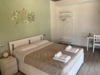 Camera Matrimoniale con Vista Giardino