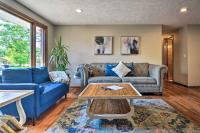 B&B Loveland - Loveland Getaway with Fire Pit and Ping Pong Table! - Bed and Breakfast Loveland