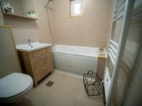 L&R Modern Apartment - Ferienwohnung Oţelu Roşu