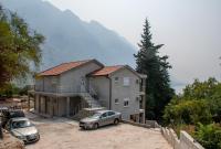 Bay Leaf Apartments - Bed and Breakfast